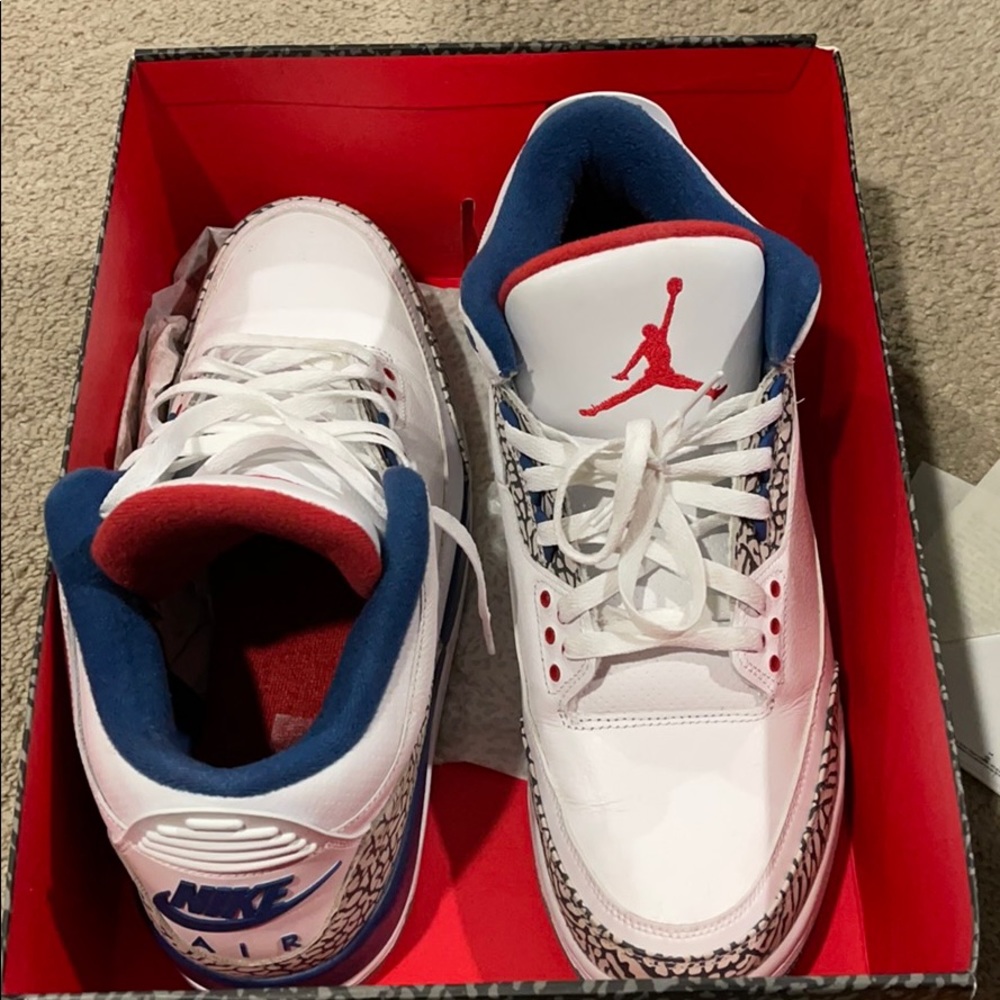 Air Jordan retro 3 OG white/fire red-true blue.
